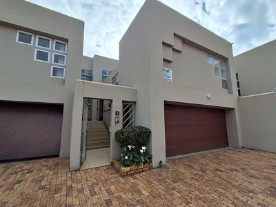 3 Bedroom Townhouse For Sale in Johannesburg - sAXE.webp