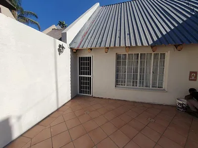 3 Bedroom House For Sale in Germiston - m2D0.webp