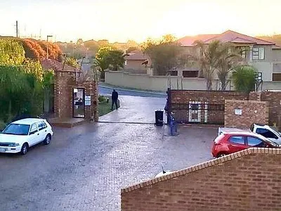 2 Bedroom Apartment For Sale in Johannesburg - umNY.webp