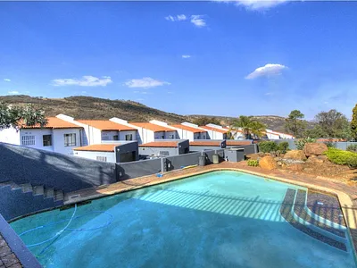 3 Bedroom Townhouse For Sale in Johannesburg - utve.webp