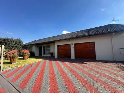 4 Bedroom House For Sale in Alberton - cB7K.webp