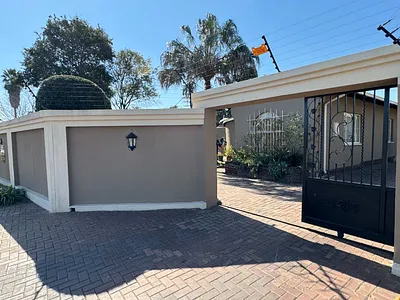 3 Bedroom House For Sale in Alberton - cb1E.webp