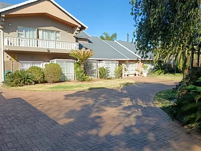 4 Bedroom House For Sale in Alberton - hVew.webp