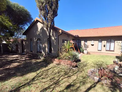 3 Bedroom House For Sale in Alberton - 1JS2.webp