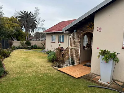 4 Bedroom House For Sale in Alberton - 1I0s.webp