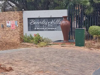 2 Bedroom Townhouse For Sale in Johannesburg - 4hKY.webp