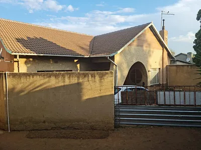 11 Bedroom House For Sale in Germiston - img
