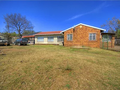 6 Bedroom House For Sale in Alberton - iZRP.webp