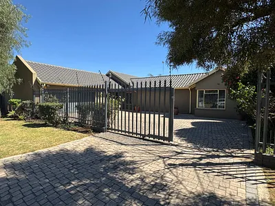 4 Bedroom House For Sale in Alberton - q1uP.webp