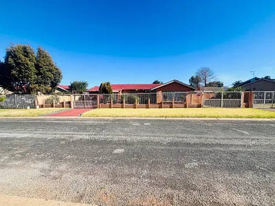 4 Bedroom House For Sale in Alberton - s2bZ.webp