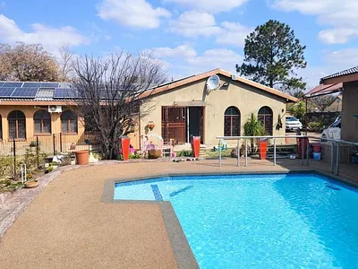 4 Bedroom House For Sale in Alberton - iF5p.webp