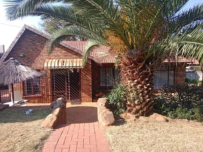 3 Bedroom House For Sale in Johannesburg - WgIp.webp