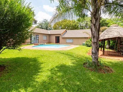 6 Bedroom House For Sale in Walkerville - XB1r.webp
