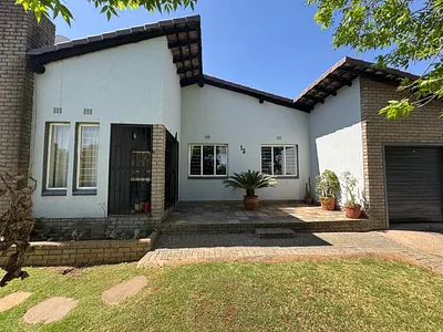 3 Bedroom House For Sale in Alberton - 22h0.webp