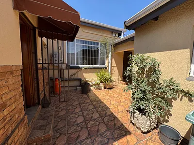 3 Bedroom House For Sale in Alberton - c8N6.webp