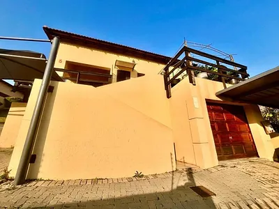 3 Bedroom Townhouse For Sale in Johannesburg - l0Sr.webp