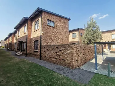 3 Bedroom Townhouse For Sale in Alberton - nEK0.webp