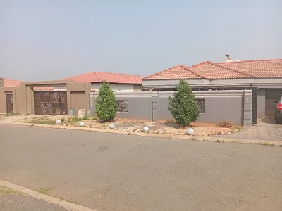 3 Bedroom House For Sale in Alveda, Johannesburg - j2U9.webp