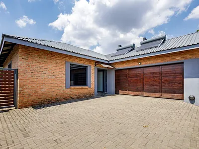 4 Bedroom Townhouse For Sale in Alberton - CUHa.webp
