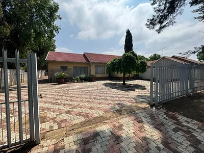 4 Bedroom House For Sale in Alberton - 1qoW.webp