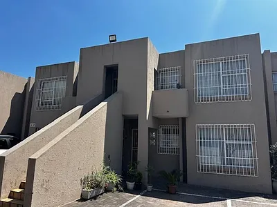 2 Bedroom Apartment For Sale in Alberton - pfxE.webp
