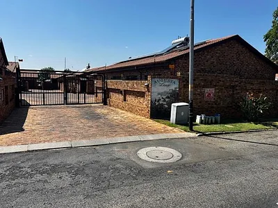 3 Bedroom Townhouse For Sale in Alberton - Mtcw.webp