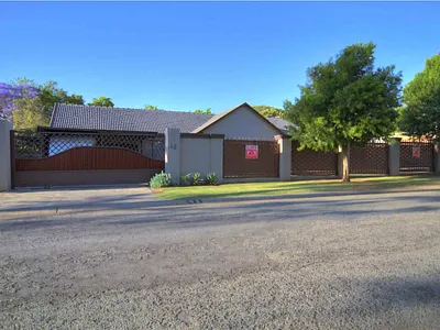 5 Bedroom House For Sale in Alberton - img