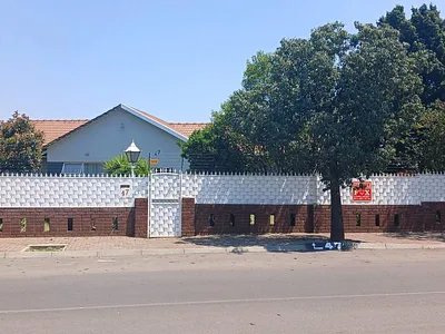 4 Bedroom House For Sale in Alberton - kbfC.webp