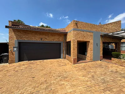 4 Bedroom House For Sale in Alberton - img