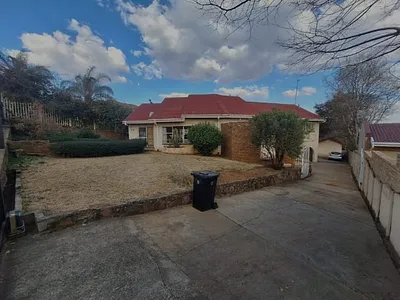 4 Bedroom House For Sale in Johannesburg - img
