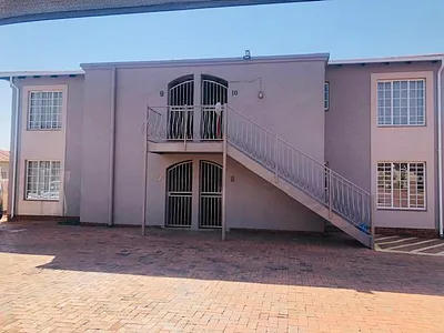 2 Bedroom Townhouse For Sale in Germiston - img