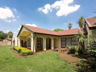 3 Bedroom House For Sale in Alberton - vYB7.webp
