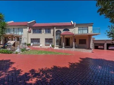 4 Bedroom House For Sale in Johannesburg - 28q1.webp