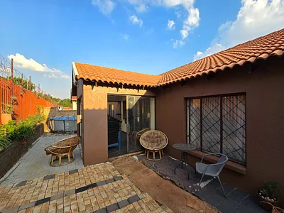 3 Bedroom House For Sale in Germiston - sLPS.webp