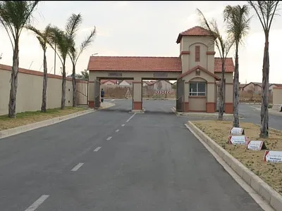 2 Bedroom Townhouse For Sale in Ormonde, Johannesburg - bEsy.webp