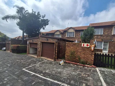 2 Bedroom Townhouse For Sale in Johannesburg - KZbf.webp