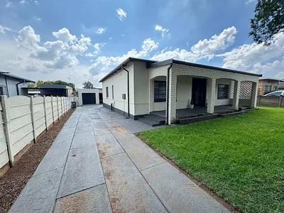 3 Bedroom House For Sale in Alberton - y9F0.webp