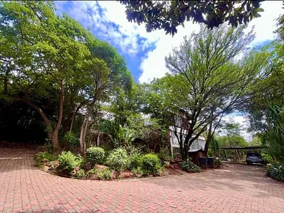 4 Bedroom House For Sale in Johannesburg - 9McI.webp