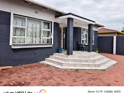 6 Bedroom House For Sale in Alberton - img