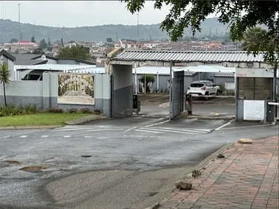 2 Bedroom Townhouse For Sale in Ridgeway, Johannesburg - pAOA.webp