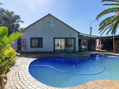 4 Bedroom House For Sale in Johannesburg - img