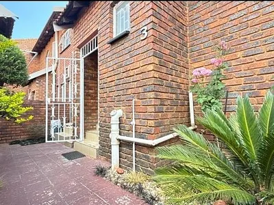 2 Bedroom Townhouse For Sale in Johannesburg - img