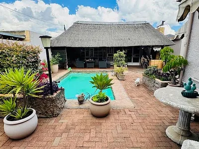 4 Bedroom House For Sale in Johannesburg - kmRa.webp