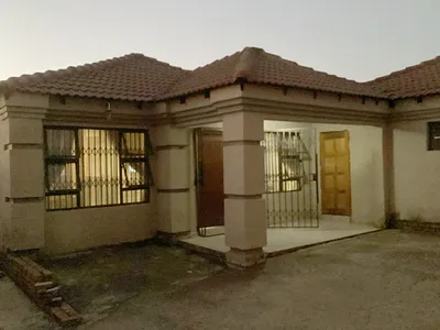 4 Bedroom House For Sale in Johannesburg - BjFi.webp