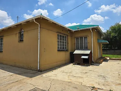 4 Bedroom House For Sale in Germiston - C7fi.webp