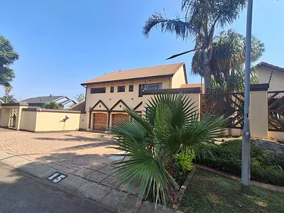 4 Bedroom House For Sale in Johannesburg - CRRx.webp