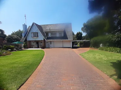 4 Bedroom House For Sale in Germiston - O0Ae.webp