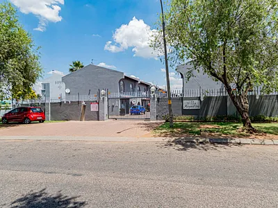 3 Bedroom Townhouse For Sale in Alberton - eQr6.webp