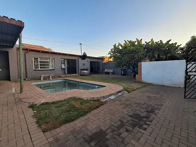3 Bedroom House For Sale in Johannesburg - LBcl.webp