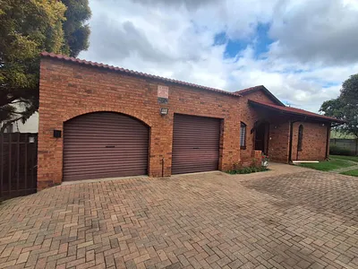 3 Bedroom House For Sale in Johannesburg - Iy24.webp